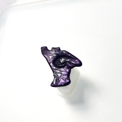 Feminine silhouette pin- SM