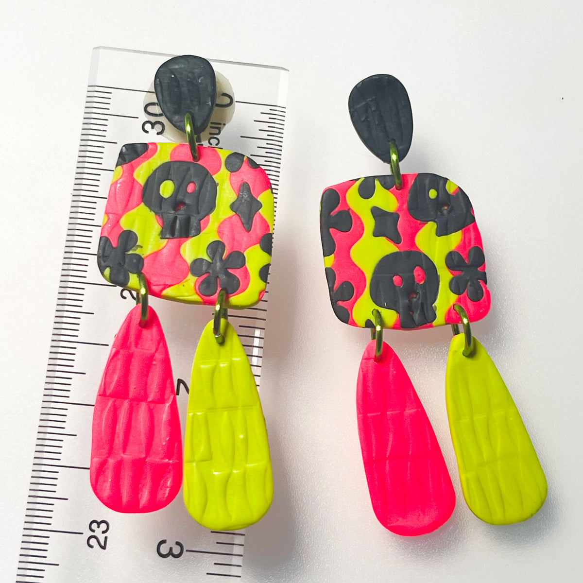 Neon Wavy trippy skull floral fun