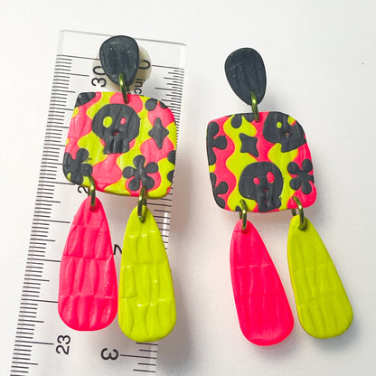 Neon Wavy trippy skull floral fun