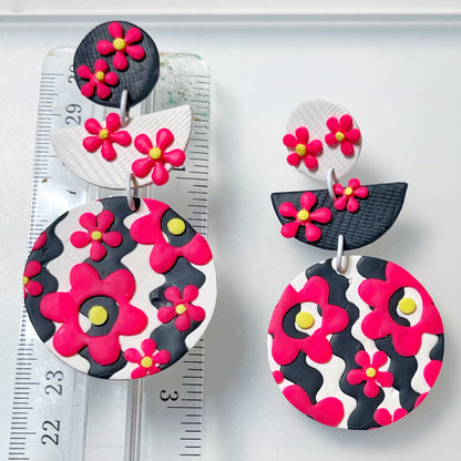 Trippy Daisies - pink, black, and white