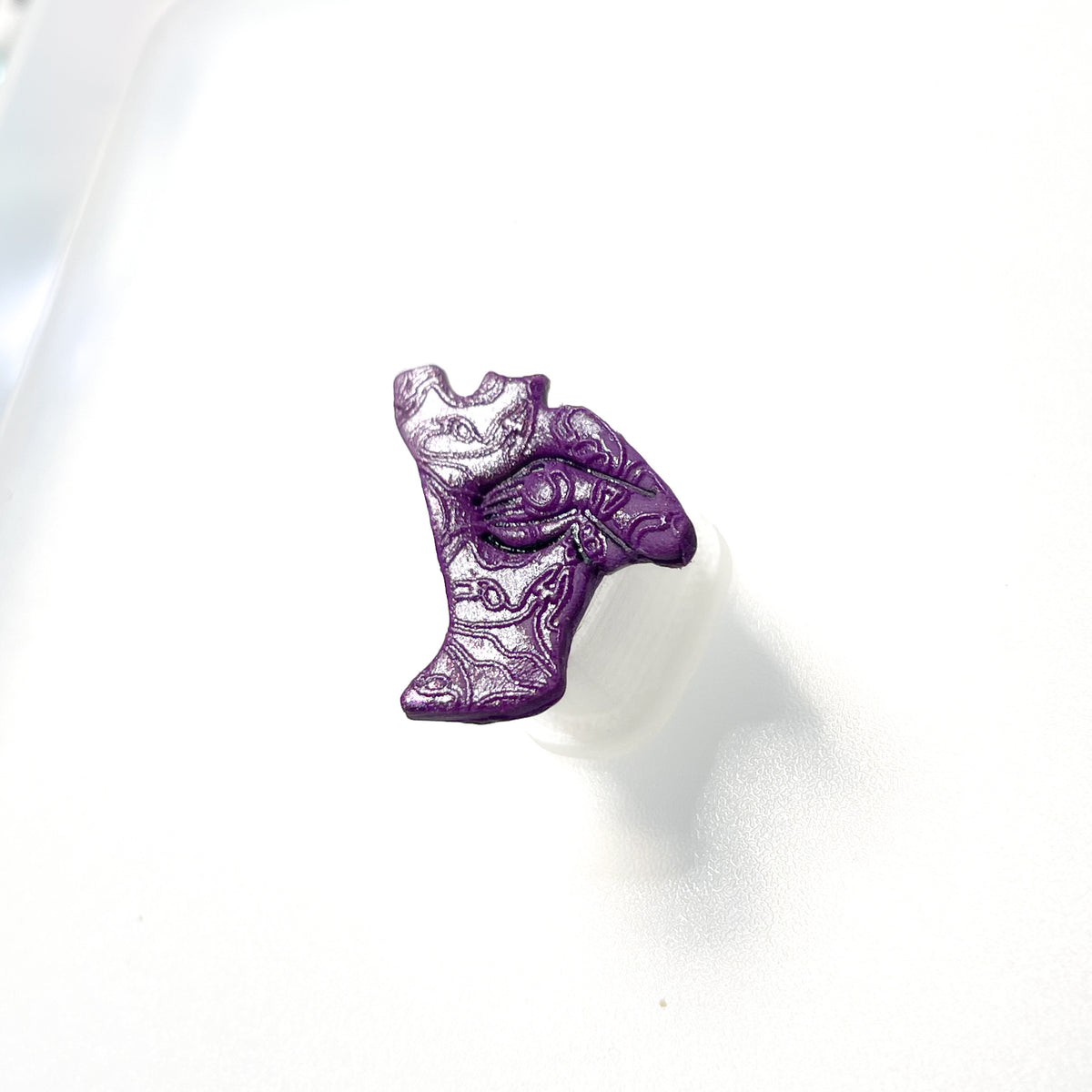 Feminine silhouette pin- SM