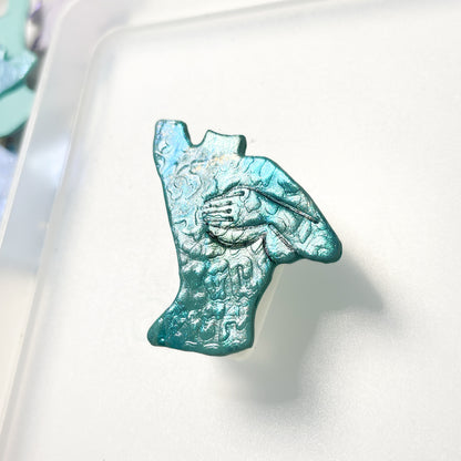 Feminine silhouette pin- Large
